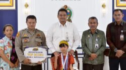 Bobby Nasution Beri Beasiswa Dan Tablet Pada Caroline Cicilia Nababan
