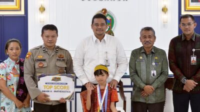 Bobby Nasution Beri Beasiswa Dan Tablet Pada Caroline Cicilia Nababan