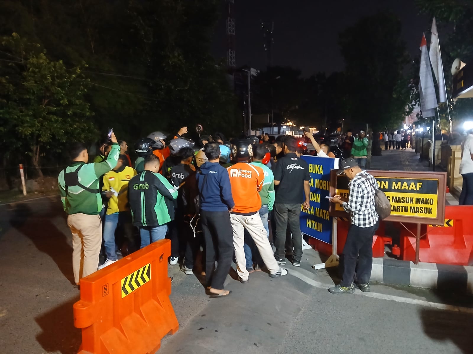 Polsek Medan Tembung "Slow Respon" Tanggapi Laporan Curat, Driver Ojol Datangi Polrestabes Medan 1 Polsek Medan Tembung "Slow Respon" Tanggapi Laporan Curat, Driver Ojol Datangi Polrestabes Medan