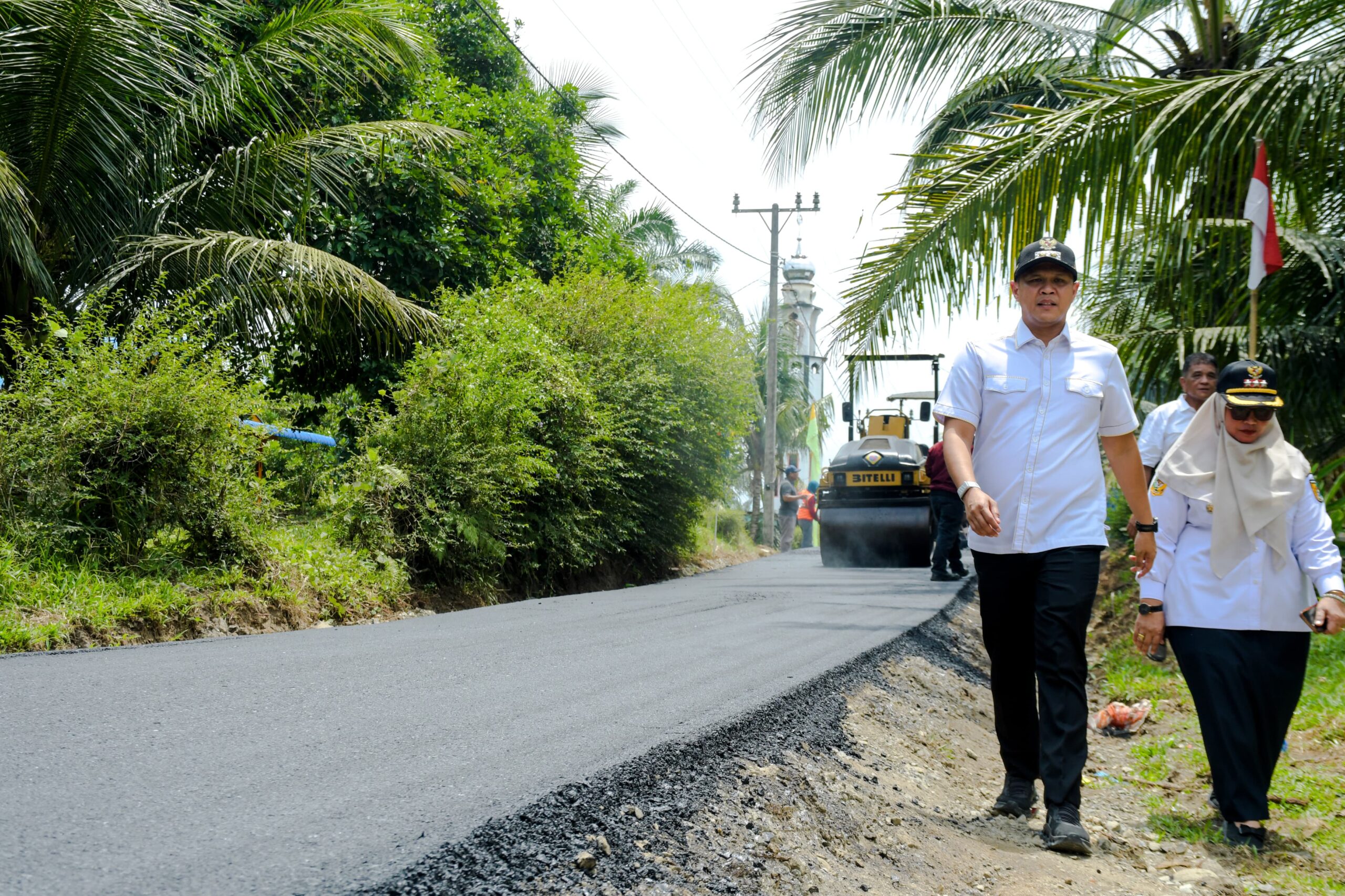 Wabup Adlin Tinjau Pembangunan Jalan Manggis–Kelapa Bajohom, Pastikan Kualitas Sesuai Harapan