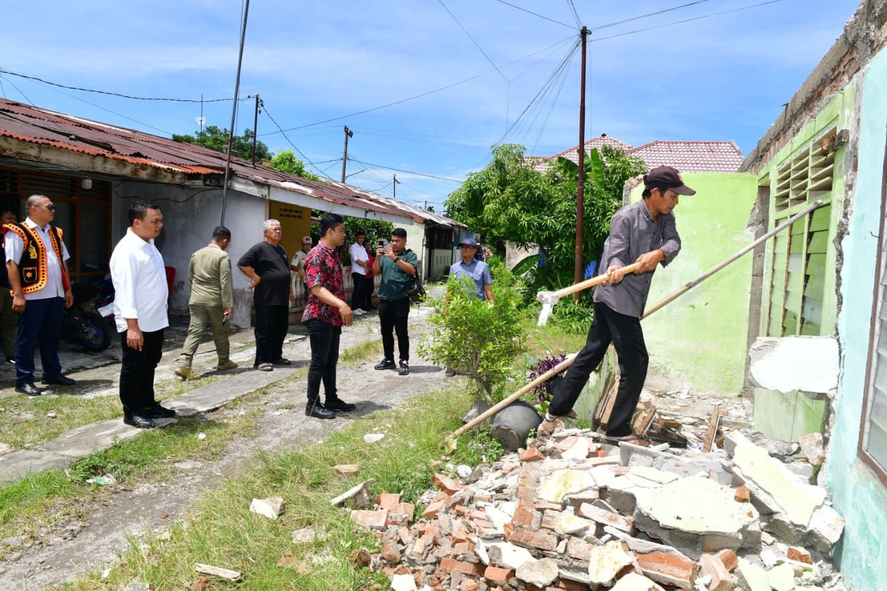 PD AIJ Sumut Amankan Aset Pemprov Di Binjai, Lima Rumah Dinas Eks Bioskop Ria Dibongkar