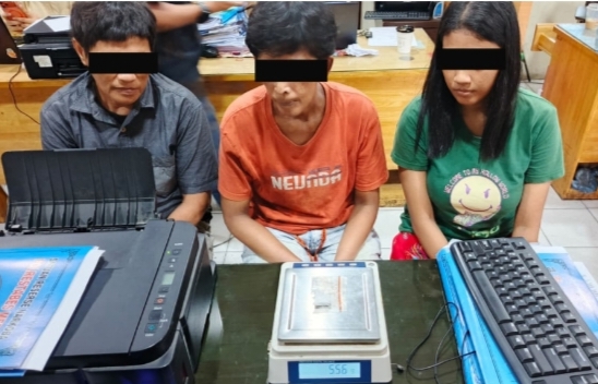 Rumah Tempat Jual Sabu Di Percut Sei Tuan Digrebek, Tiga Wanita Diamankan 1 Rumah Tempat Jual Sabu Di Percut Sei Tuan Digrebek, Tiga Wanita Diamankan
