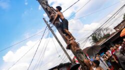 Rico Waas Bersama Warga Di Gebyar HUT RI, Panjat Pinang Jadi Puncak Semarak dan Keseruan 7 Rico Waas Bersama Warga Di Gebyar HUT RI, Panjat Pinang Jadi Puncak Semarak dan Keseruan