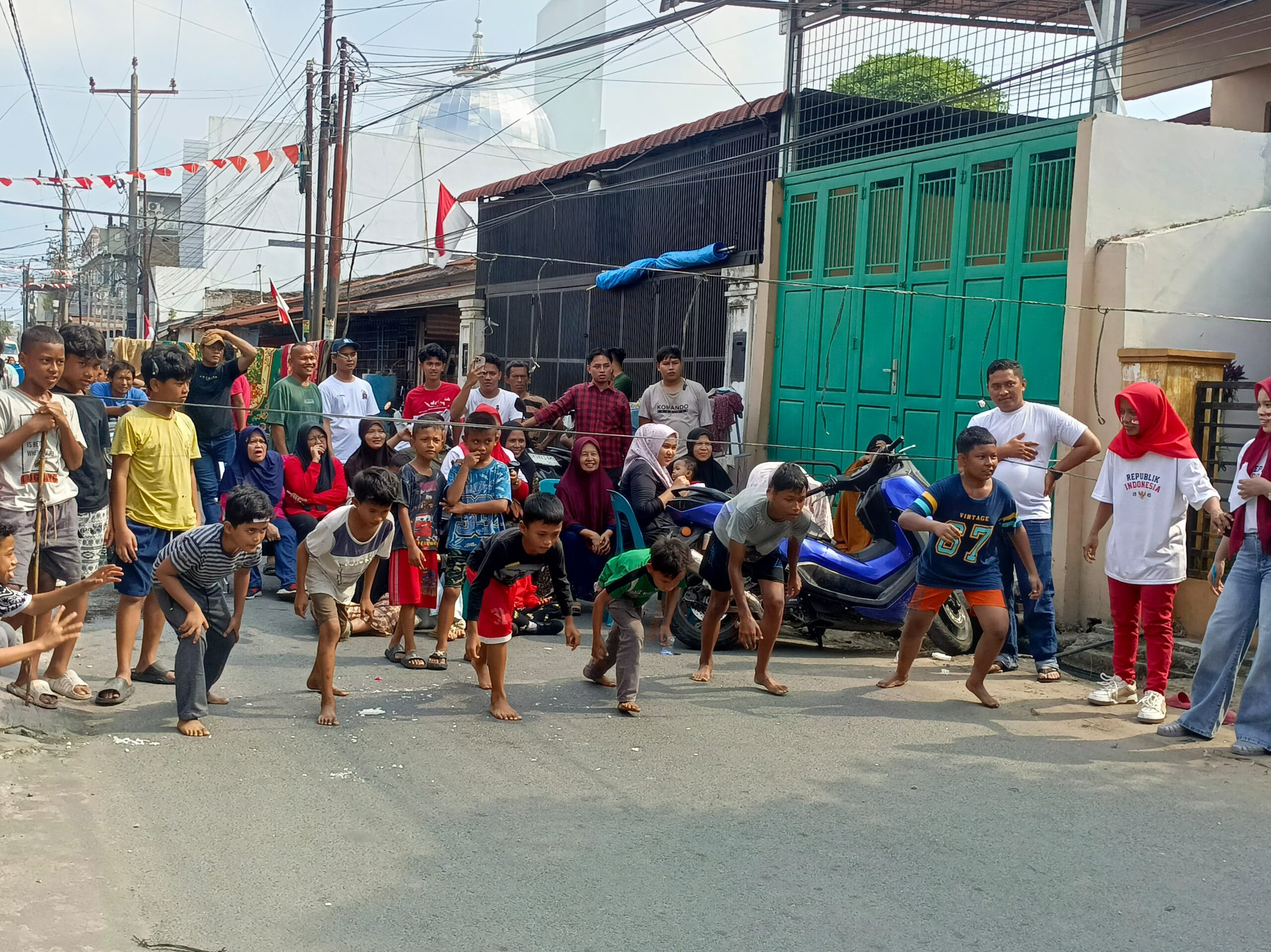 Ikuti Berbagai Lomba, Warga Lingkungan III Tegal Sari Medan Denai Bersukacita Rayakan HUT Kemerdekaan RI Ke-81