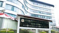 Sekretariat DPRD Medan Klarifikasi Tiga Mobil Dinas Ditimpa Pohon Tumbang di Kediaman Ketua DPRD 7 Sekretariat DPRD Medan Klarifikasi Tiga Mobil Dinas Ditimpa Pohon Tumbang di Kediaman Ketua DPRD