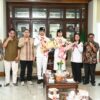 Pj Sekdaprovsu Sambut Kepulangan Dua Paskibraka Nasional Asal Toba