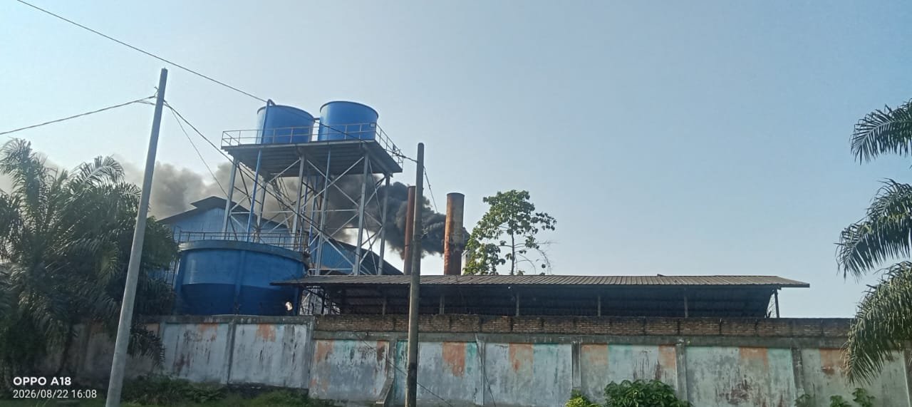Asap Hitam Pekat Pabrik PKS Sei Silo Asahan Selimuti jalur Buntu Pane