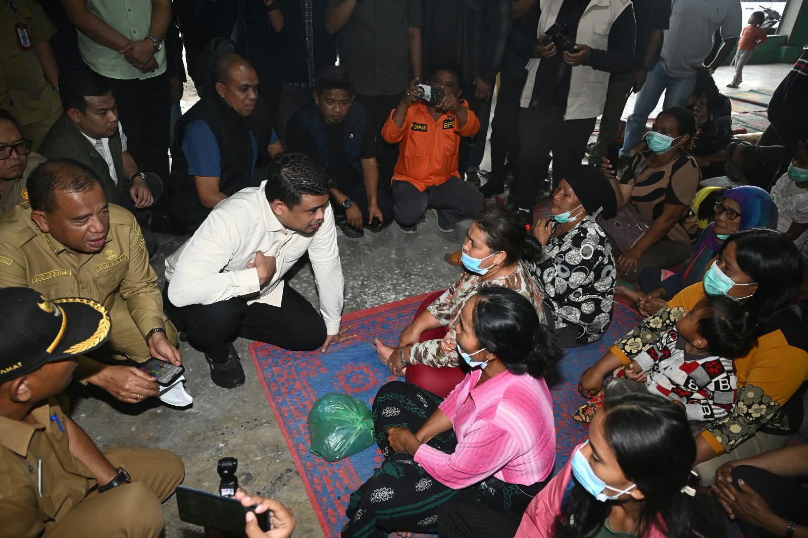 Bobby Nasution Pastikan Kebutuhan Terpenuhi Walau Erupsi Gunung Sinabung