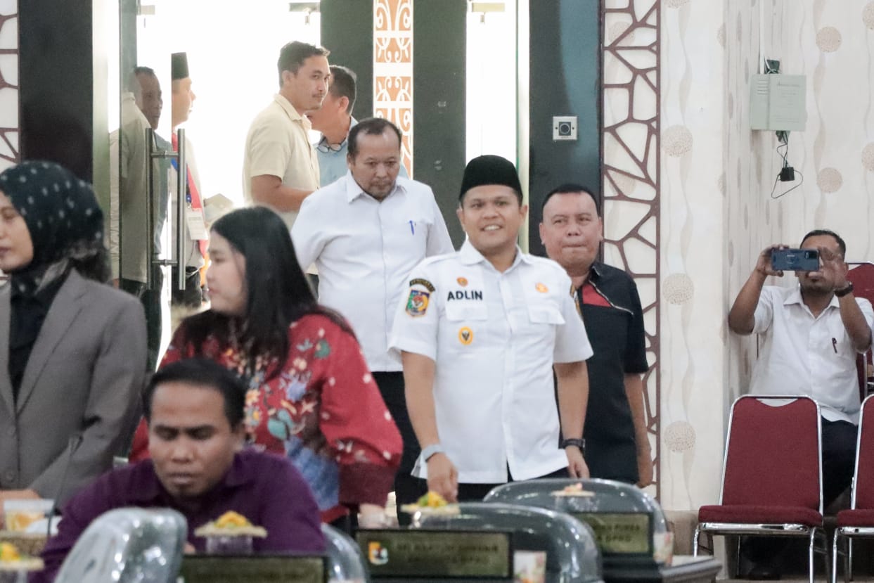 Wabup Adlin Tekankan Sinergi Pemkab dan DPRD dalam Pembentukan Perda 1 Wabup Adlin Tekankan Sinergi Pemkab dan DPRD dalam Pembentukan Perda