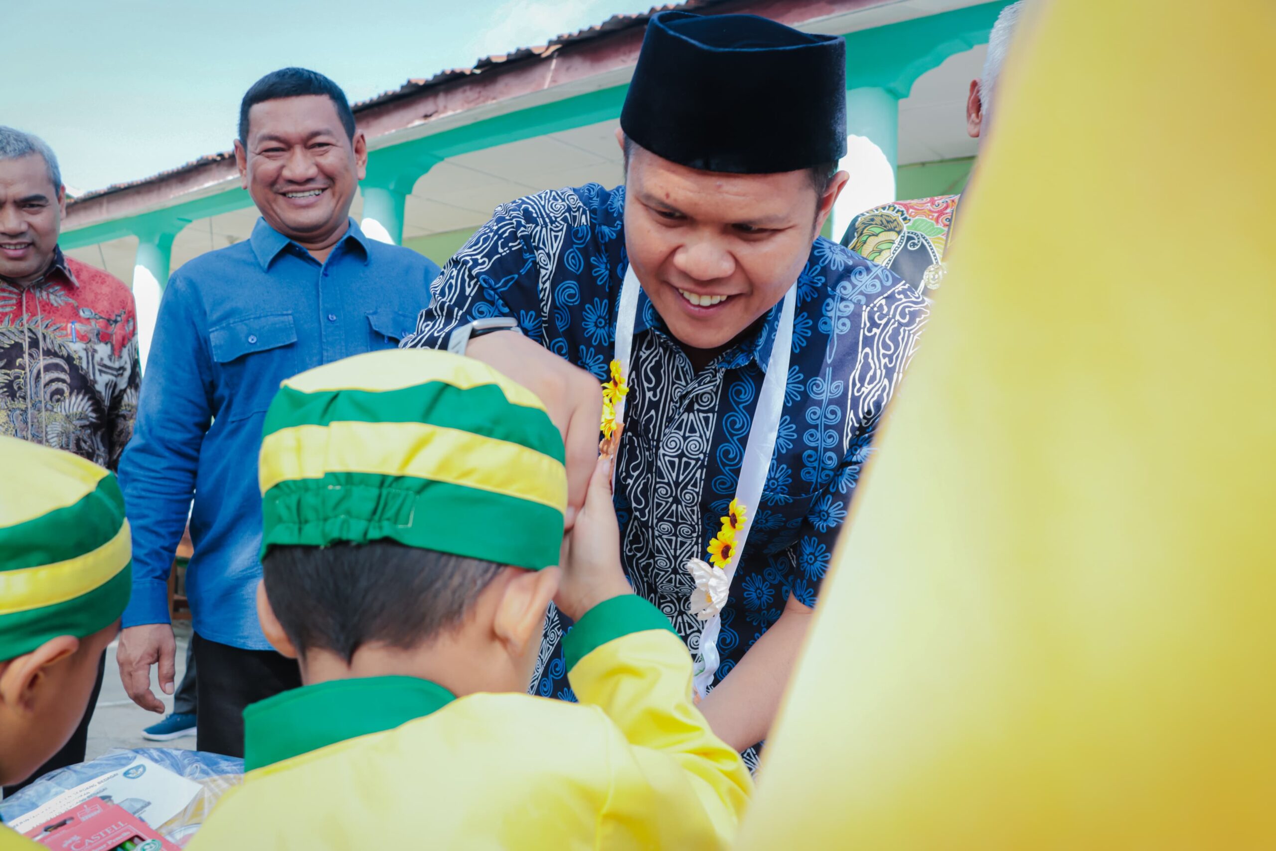 Perkuat Dukungan Pendidikan, Wabup Sergai Serahkan Bantuan Peralatan Sekolah kepada Peserta Didik