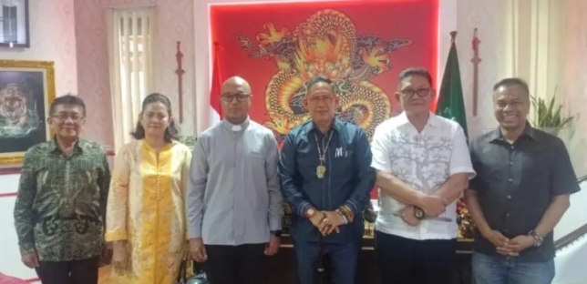 Wong Chun Sen Dan Pengurus GPIB, Dorong Sinergi Untuk Bhati Sosial Bagi Masyarakat 1 Wong Chun Sen Dan Pengurus GPIB, Dorong Sinergi Untuk Bhati Sosial Bagi Masyarakat