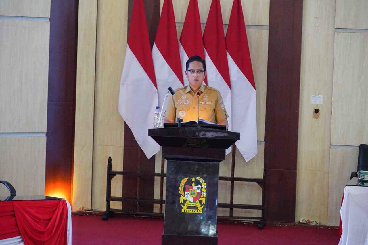 Rico Waas Sampaikan Penjelasan Revisi Perda Pajak Dan Retribusi ke DPRD