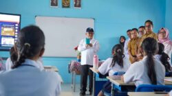 Bersama Mendikdasmen, Rico Waas Tinjau SMPN 16, Mebelair Rusak Diganti Tahun Ini