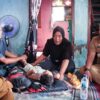 Wabup Adlin Serahkan Kursi Roda untuk Balita di Lubuk Rotan