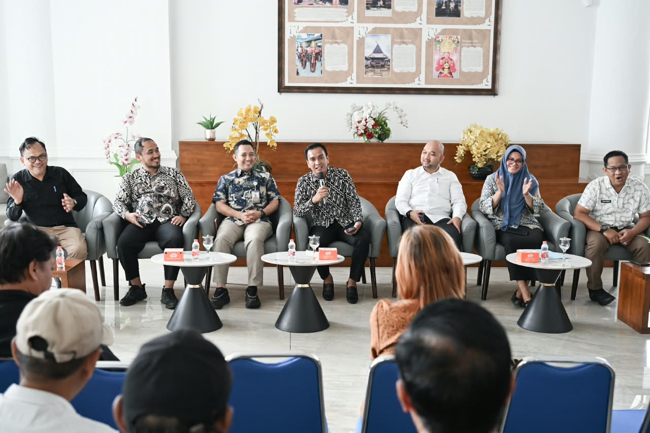 Tanam Serempak, Bupati Darma Wijaya Dorong Penguatan Pertanian Sergai 1 Tanam Serempak, Bupati Darma Wijaya Dorong Penguatan Pertanian Sergai