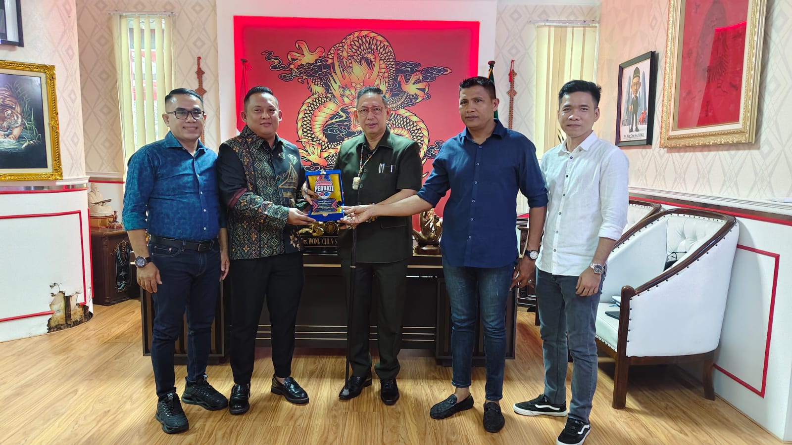 Ketua DPRD Medan Terima Perbati Sumut, Dorong Kebangkitan Tinju Di Sumut