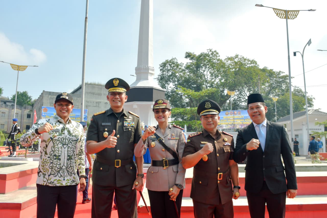 Peringati Palagan Medan Area, Wabup Adlin Dampingi Pangdam I/BB di Tugu Juang Perbaungan