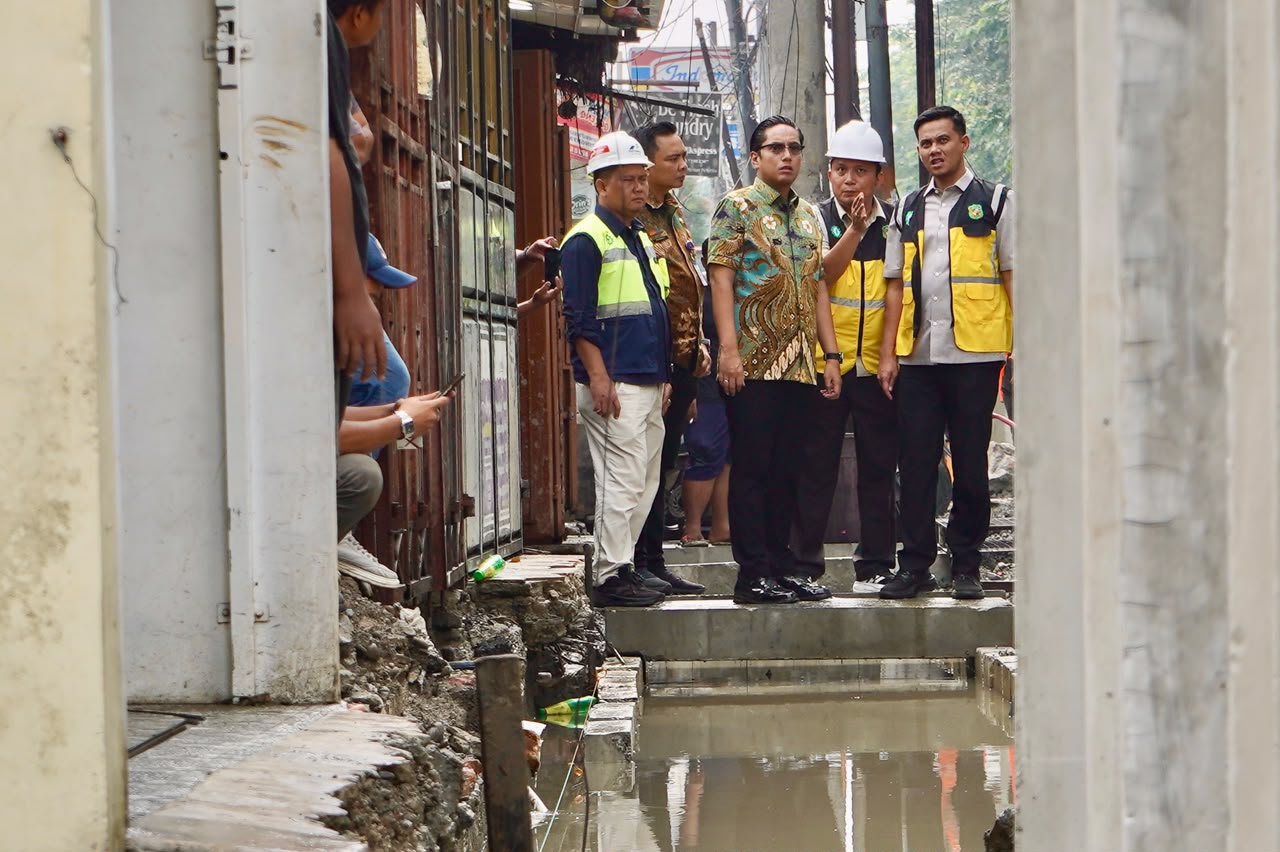 Rico Waas Pastikan Pengerjaan Drainase Gaperta Berjalan Optimal