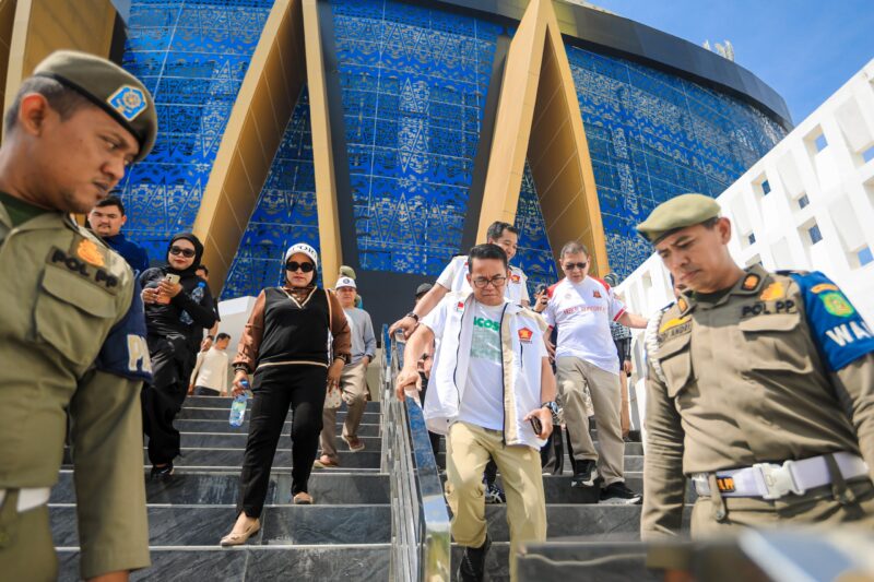 Bersih-Bersih Islamic Center, Zakiyuddin Ajak Warga Hidupkan Lagi Semangat Gotong Royong