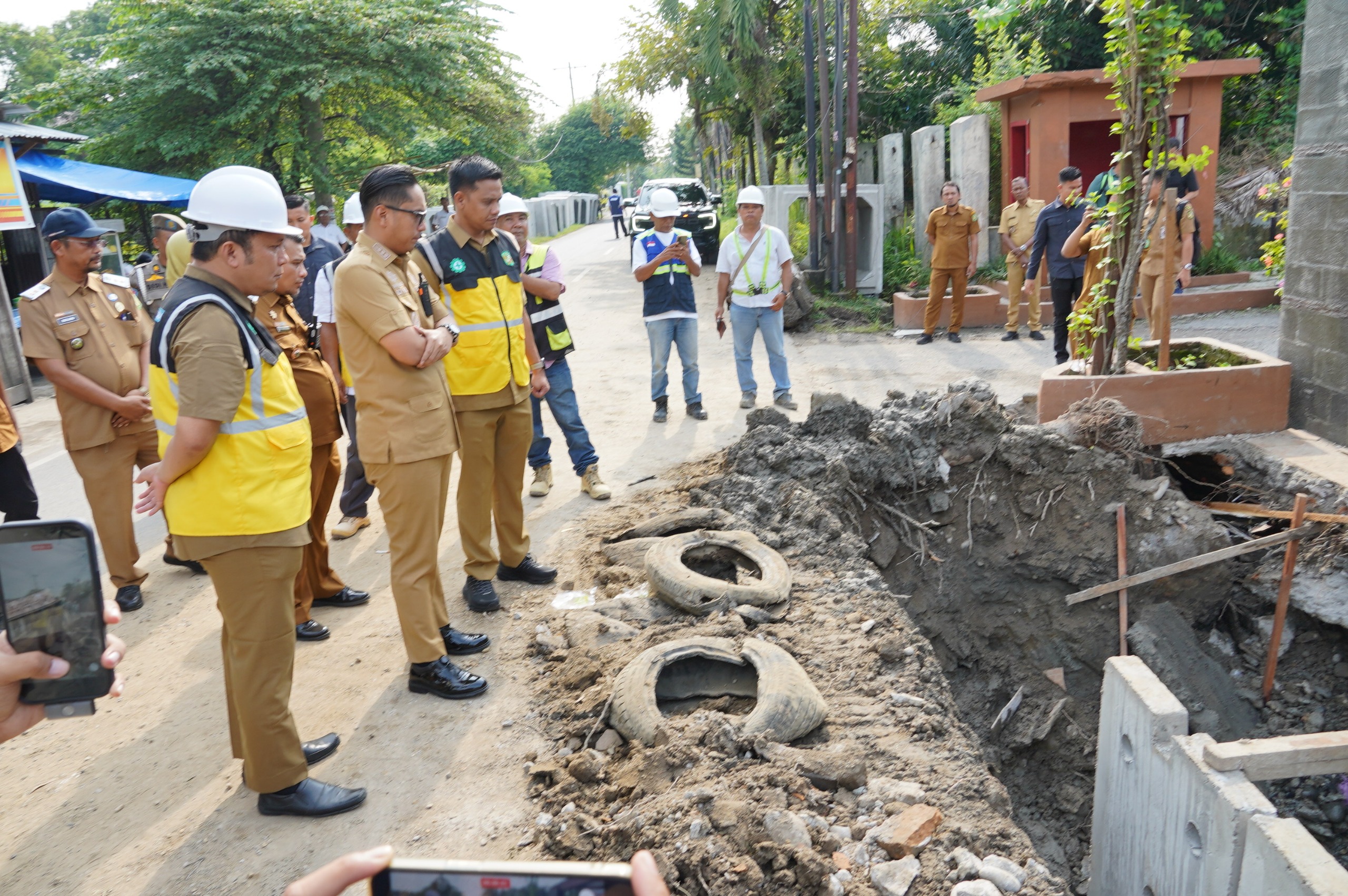 Tak Ingin Warga Kebanjiran, Rico Waas Tinjau Pembangunan Drainase Sei Asahan
