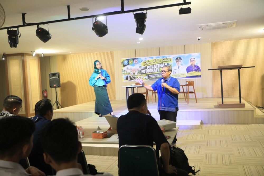 Rico Waas Dan PWPM Ajak Pelajar Dan Mahasiswa Berani Berkarya Lewat Foto