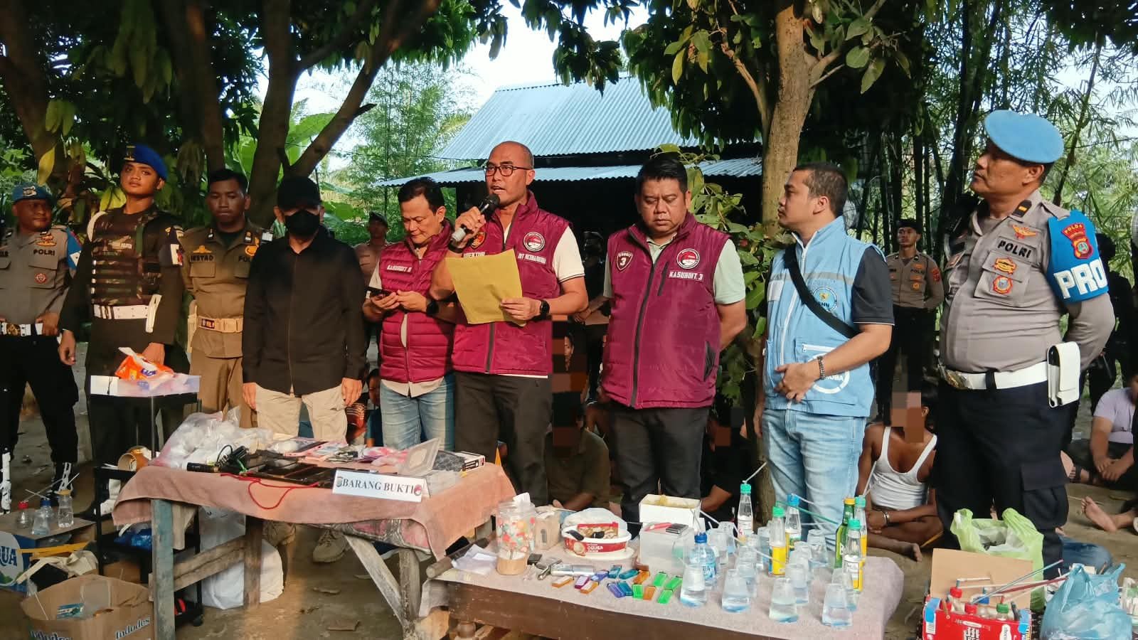 Sarang Narkoba Percut Sei Tuan Digrebek, 27 Orang Positif dan 2 Diduga Pengedar 1 Sarang Narkoba Percut Sei Tuan Digrebek, 27 Orang Positif dan 2 Diduga Pengedar
