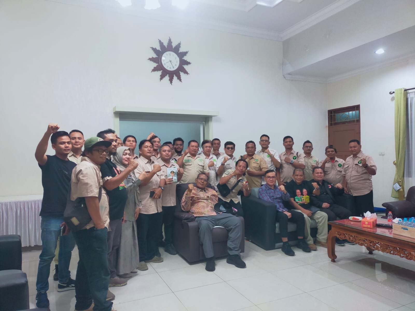 Vickner Sinaga : Pers Harus Jadi Masukan Bagi Pemerintah 1 Vickner Sinaga : Pers Harus Jadi Masukan Bagi Pemerintah