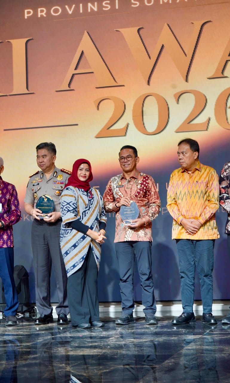 Rico Waas Raih Penghargaan Achievement Person KI Sumut Award 2026