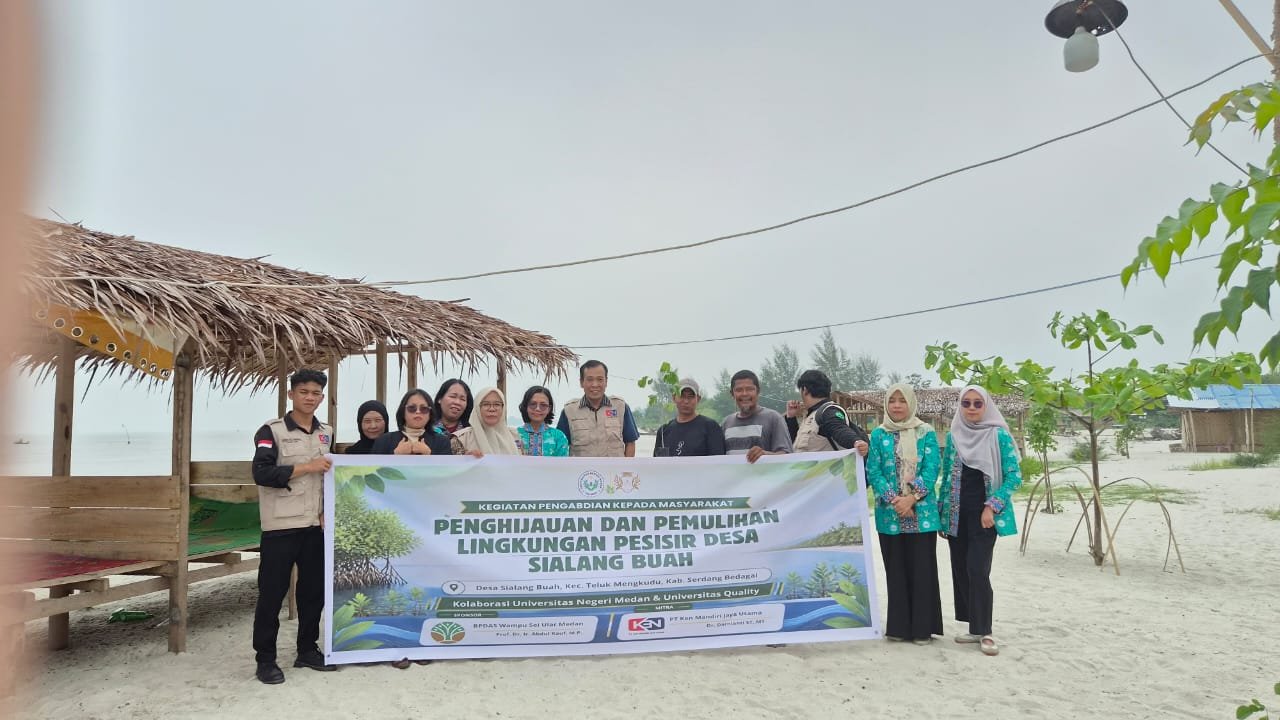 Akibat Abrasi Pantai, PT Ken Mandiri Jaya Utama, Forum DAS Sumut Dan Akademisi Serahkan Bibit Pohon Pada Warga