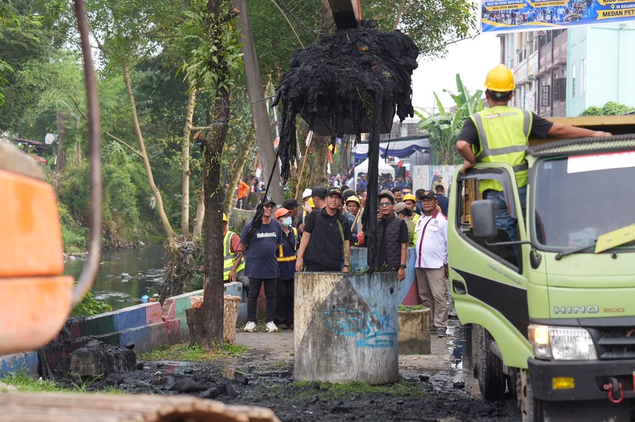 Atasi Sampah Menumpuk, Rico Waas Siapkan 26 Truk dan 151 Becak Motor Pengangkut Sampah