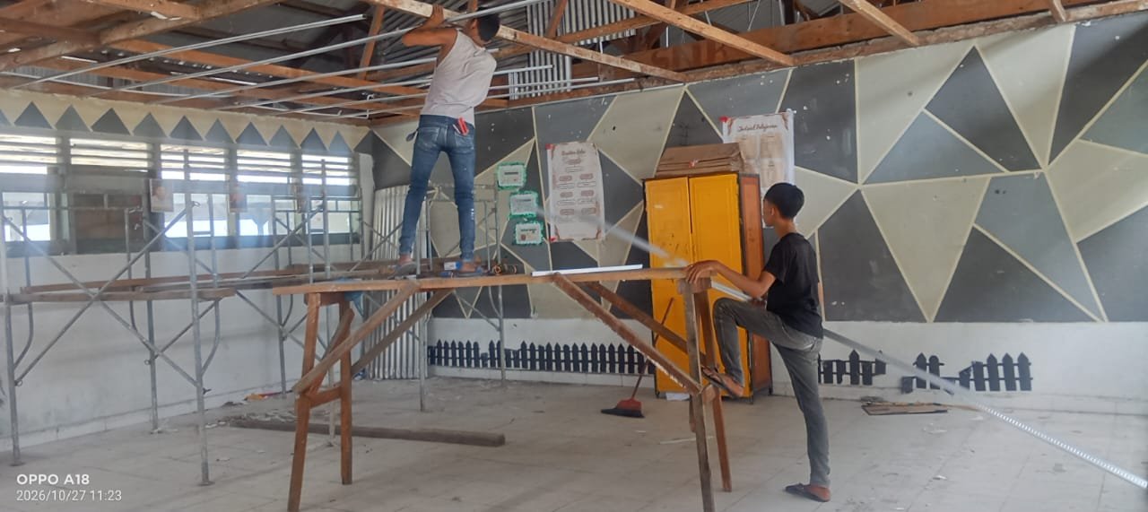 Dugaan Pelanggaran K3 Dalam Proyek Revitalisasi SMKN1Kisaran,Kepala Sekolah Bungkam Saat Dikonfirmasi 2 Dugaan Pelanggaran K3 Dalam Proyek Revitalisasi SMKN1Kisaran,Kepala Sekolah Bungkam Saat Dikonfirmasi