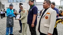 Hari Sumpah Pemuda Ke-98, Wagubsu Serahkan Penghargaan Kepada Tujuh Organisasi Kepemudaan