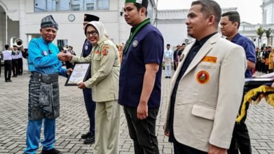 Hari Sumpah Pemuda Ke-98, Wagubsu Serahkan Penghargaan Kepada Tujuh Organisasi Kepemudaan
